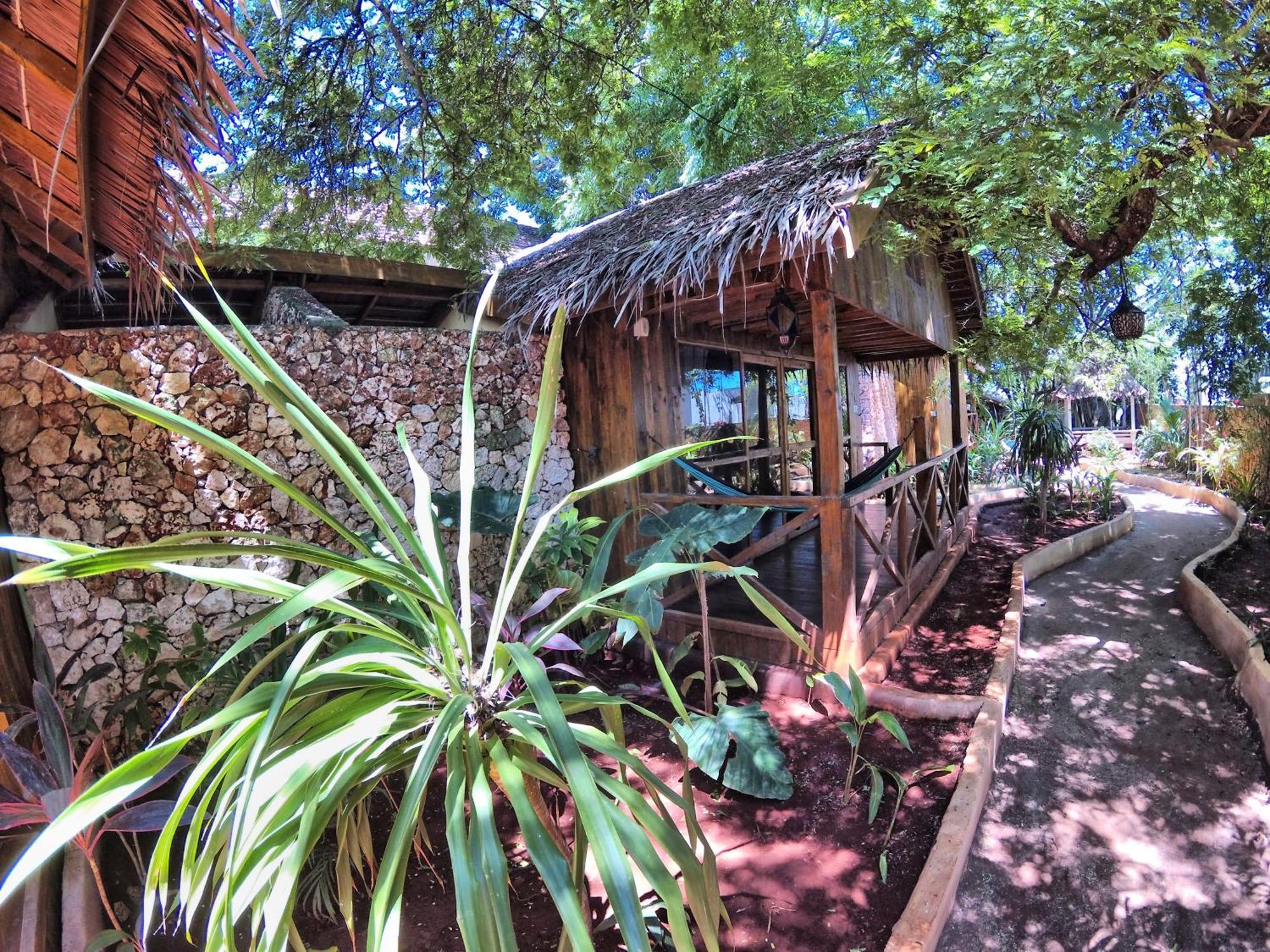Cosmos Bungalows Bira Kültér fotó