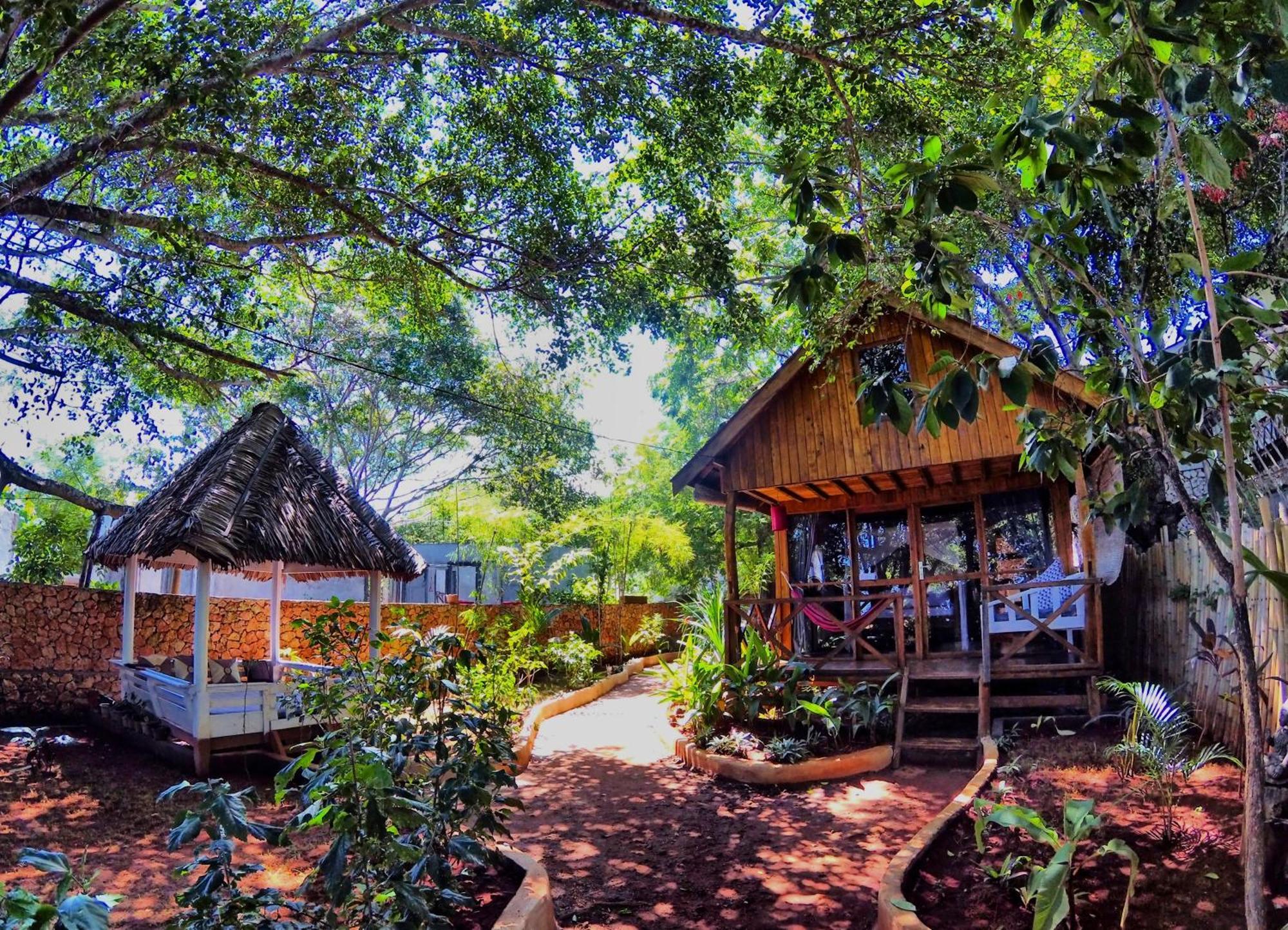Cosmos Bungalows Bira Kültér fotó